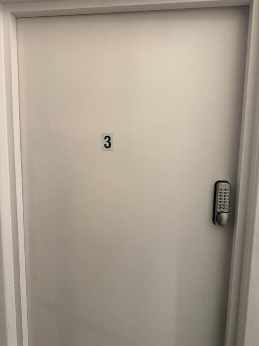 4 Bedroom Entire Flat, Kings Cross Road Apartament