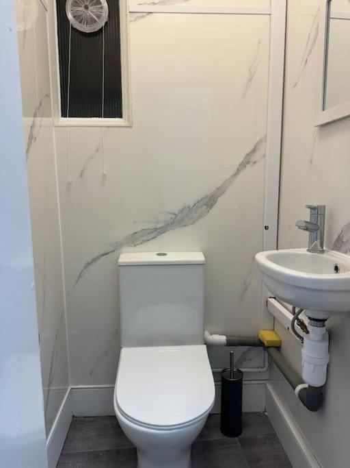 4 Bedroom Entire Flat, Kings Cross Road Apartament