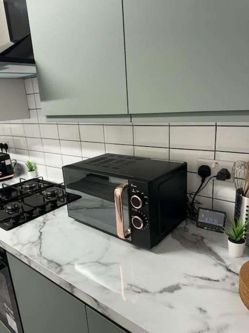 4 Bedroom Entire Flat, Kings Cross Road Apartament *